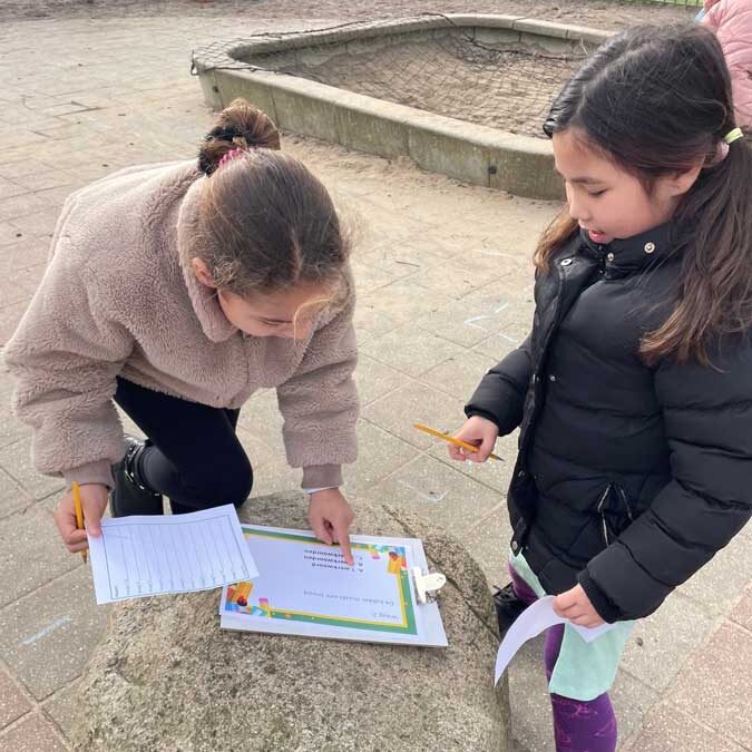 Op De Klinker vinden we het belangrijk om de taakgerichtheid/ betrokkenheid en het plezier in leren bij de kinderen te vergroten. We vinden het belangrijk dat er meer afwisseling is tussen inspanning en ontspanning gedurende de schooldag.